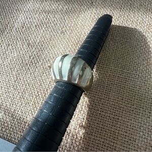 White silver tone dome raised ring striped size 5 metallic shell zebra
